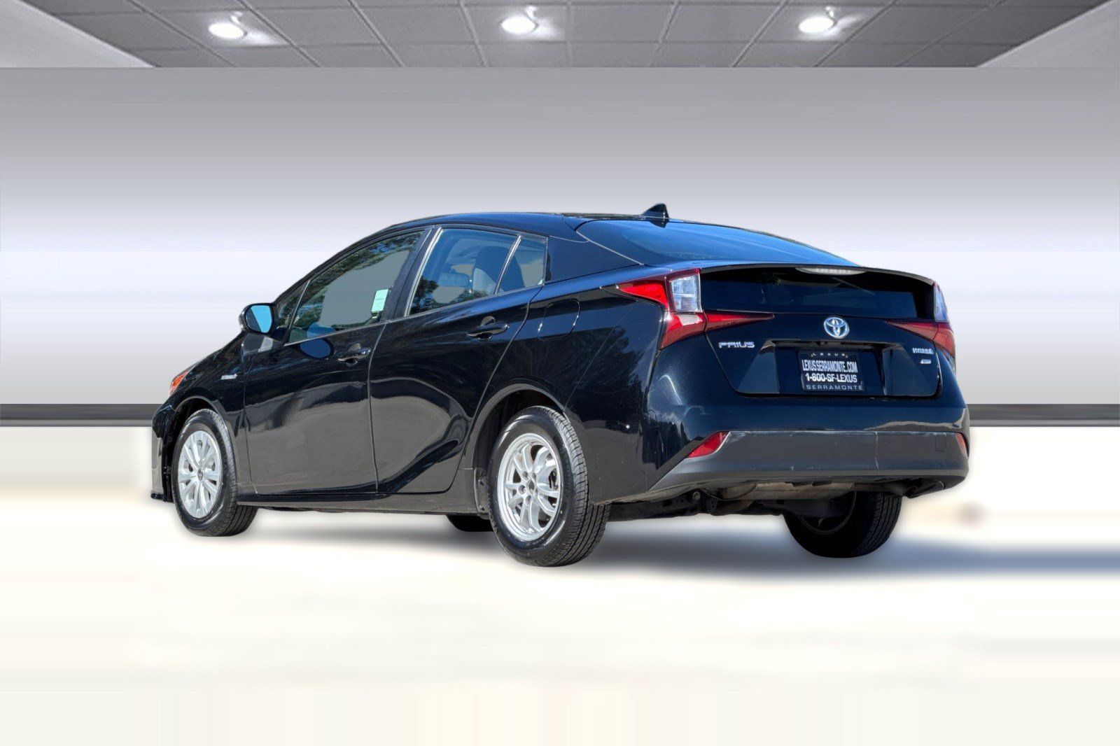 Used 2019 Toyota Prius L Eco FWD image 3