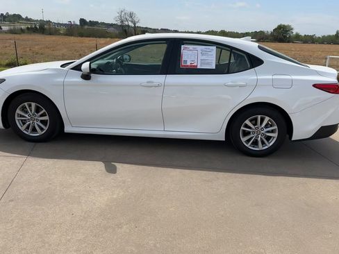 Used 2025 Toyota Camry LE image 6