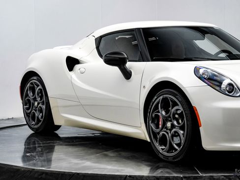 Used 2015 Alfa Romeo 4C Coupe w/ Leather Interior Group RWD image 25