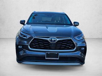 Used 2021 Toyota Highlander Platinum video 2