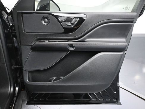 Used 2023 Lincoln Aviator Reserve image 48