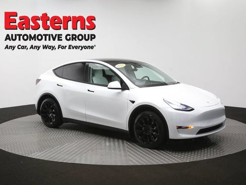 Used 2022 Tesla Model Y Long Range AWD/4WD image 45