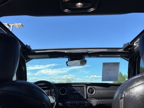 Used 2020 Jeep Wrangler Unlimited Sahara image 22