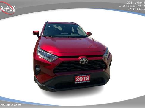 Used 2019 Toyota RAV4 XLE AWD/4WD image 3