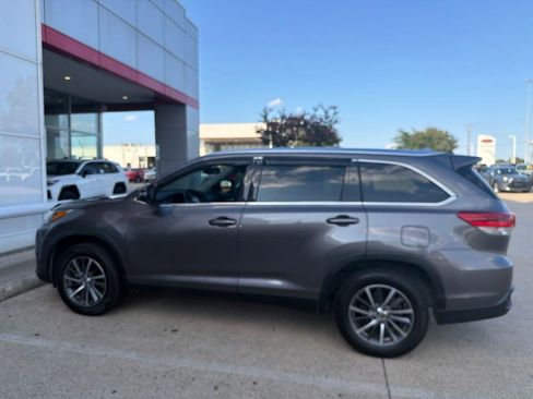Used 2019 Toyota Highlander XLE FWD image 8