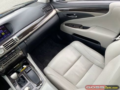Used 2013 Lexus LS 460 AWD w/ Comfort Pkg image 17