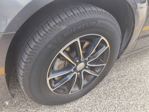 Used 2016 Dodge Grand Caravan SE FWD image 10