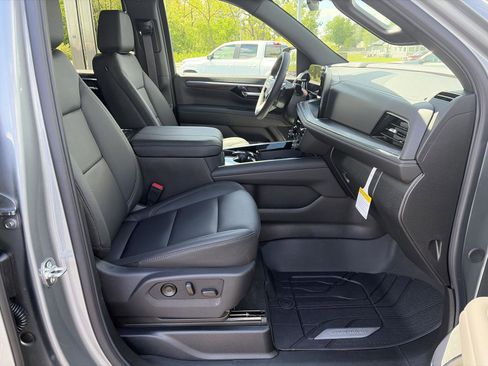 New 2026 Chevrolet Suburban LT w/ Comfort Package AWD/4WD image 20