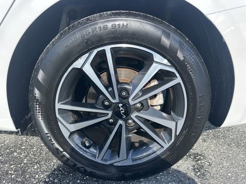 Used 2024 Kia Forte LXS image 25