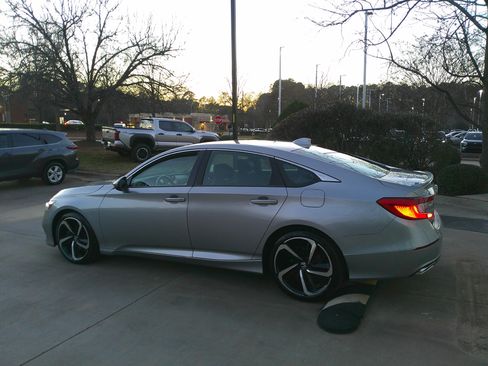 Used 2018 Honda Accord Sport image 9