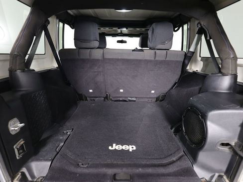 Used 2011 Jeep Wrangler Unlimited Sahara AWD/4WD image 17