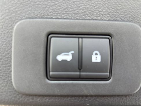 Certified 2025 Nissan Murano SV image 14