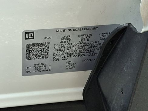 Used 2024 Chevrolet Trax LT w/ Sunroof Package FWD image 28