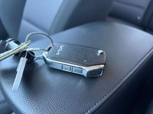 Used 2025 Kia Soul LX w/ LX Technology Package FWD image 21