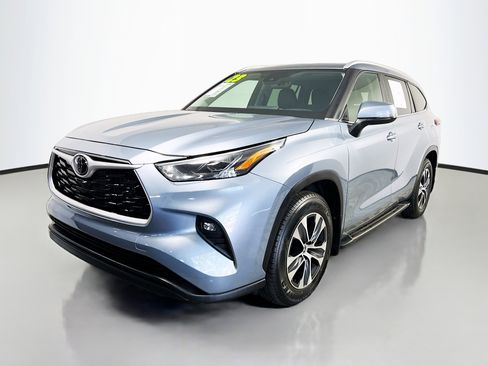 Used 2023 Toyota Highlander XLE FWD image 10
