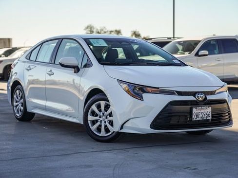 Used 2026 Toyota Corolla LE image 2