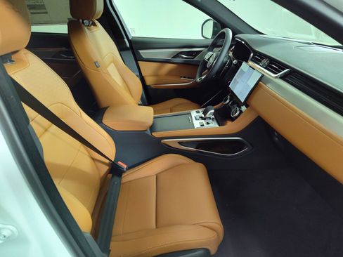 Used 2026 Jaguar F-PACE R-Dynamic S image 19