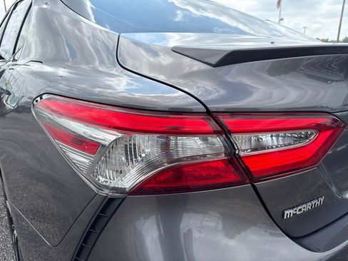 Used 2018 Toyota Camry SE FWD image 12