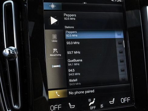 Used 2021 Volvo XC40 T4 R-Design image 30