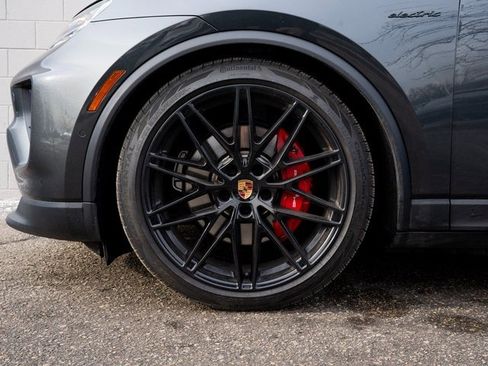 Certified 2025 Porsche Macan 4S Electric image 12