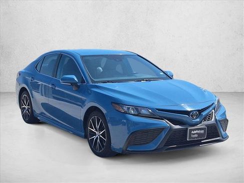 Certified 2023 Toyota Camry SE FWD image 3