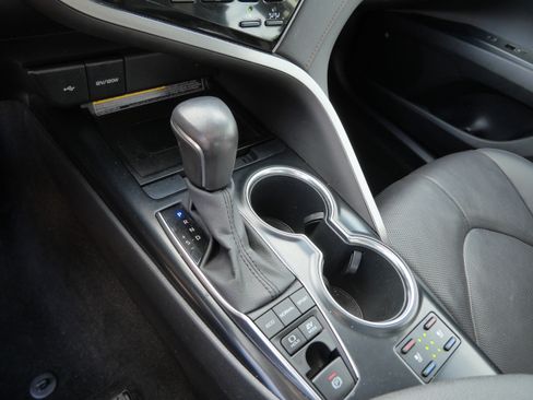 Used 2020 Toyota Camry XLE w/ Driver Assist Package FWD image 24