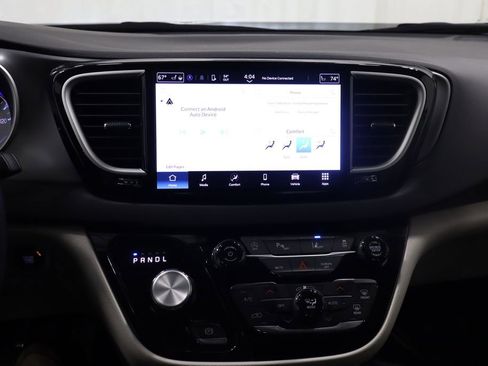 Used 2024 Chrysler Pacifica Touring-L FWD image 23