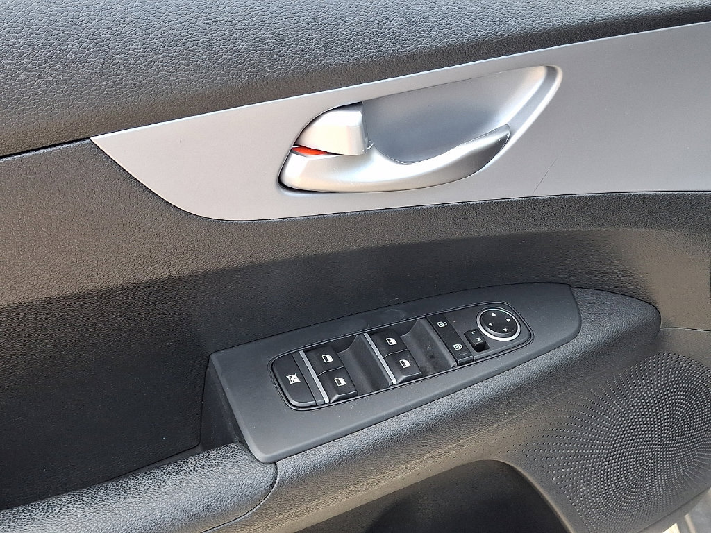 Certified 2023 Kia Forte LXS w/ LXS Technology Package FWD image 15
