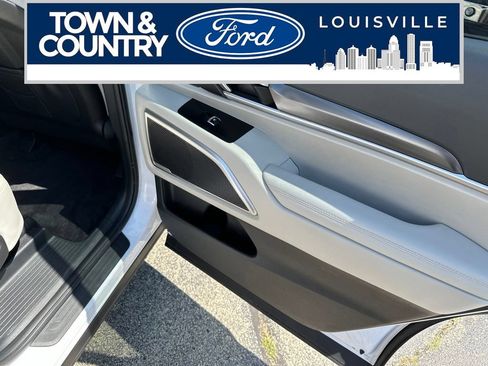 Used 2025 Kia Telluride S FWD image 16