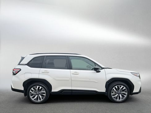 Used 2025 Subaru Forester Touring AWD/4WD image 6