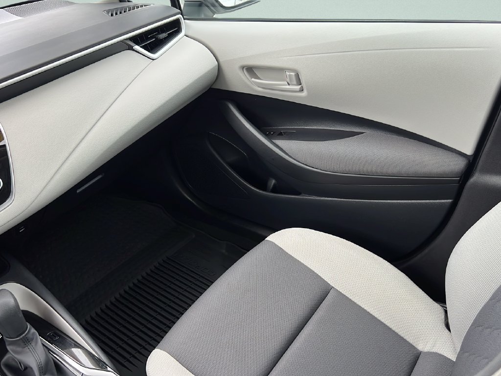 Used 2025 Toyota Corolla LE FWD image 13