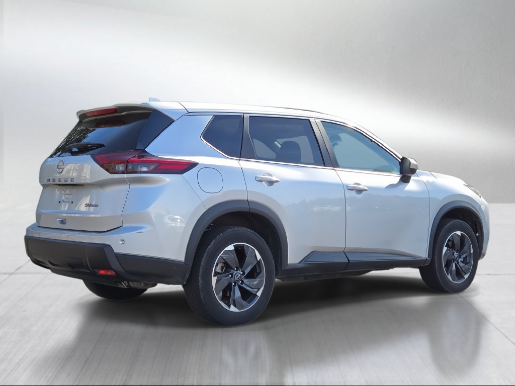 Used 2024 Nissan Rogue SV AWD/4WD image 4