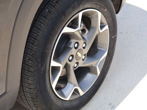 Used 2025 Chevrolet Trax LT w/ LT Convenience Package FWD image 38