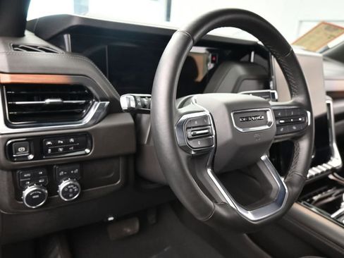 Used 2025 GMC Yukon XL Denali AWD/4WD image 17