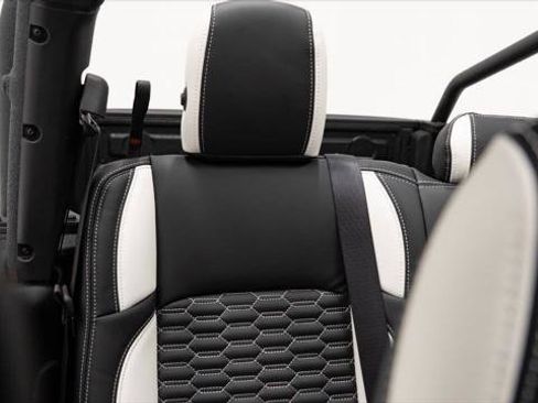 Used 2025 Jeep Gladiator Sport image 28