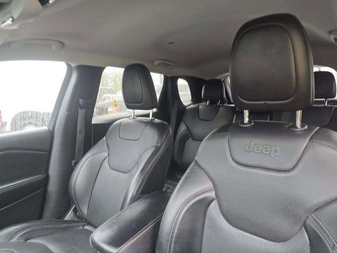 Used 2019 Jeep Cherokee Limited AWD/4WD image 7