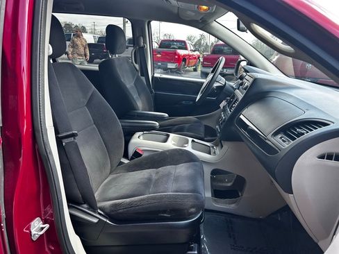 Used 2014 Dodge Grand Caravan SXT FWD image 24