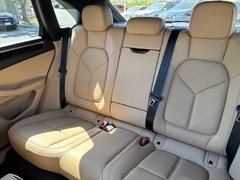 Used 2026 Porsche Macan AWD/4WD image 16
