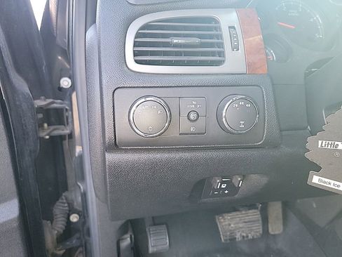 Used 2011 Chevrolet Silverado 2500 LTZ w/ LTZ Plus Package image 27