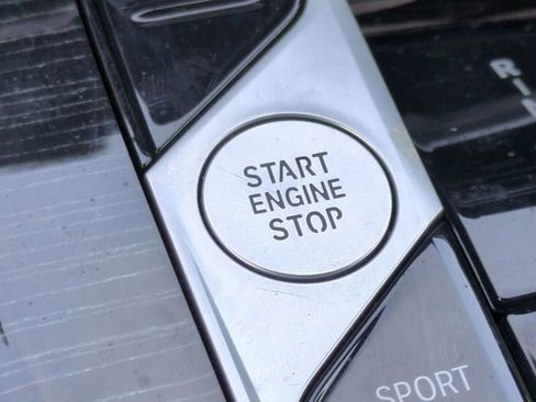 Used 2025 BMW X5 sDrive40i w/ M Sport Package image 34