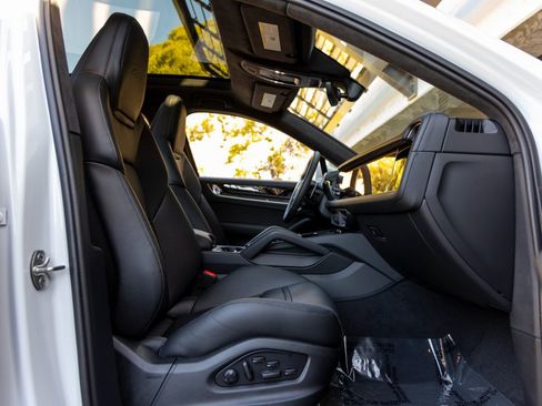 New 2025 Porsche Cayenne Turbo AWD/4WD image 57