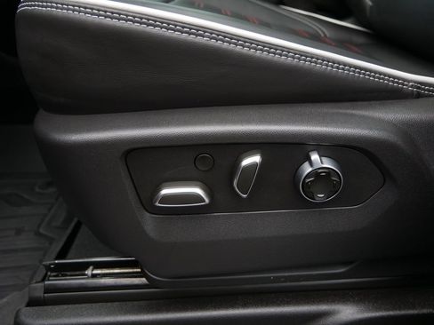 Certified 2025 GMC Yukon XL AT4 Ultimate w/ LPO, Floor Liner Package AWD/4WD image 21