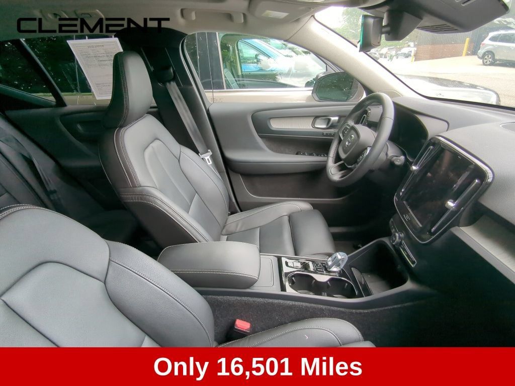 Used 2026 Volvo XC40 B5 Plus AWD/4WD image 9