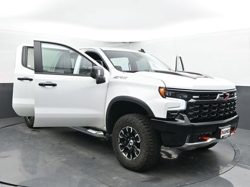 Used 2024 Chevrolet Silverado 1500 ZR2 w/ Technology Package AWD/4WD image 34