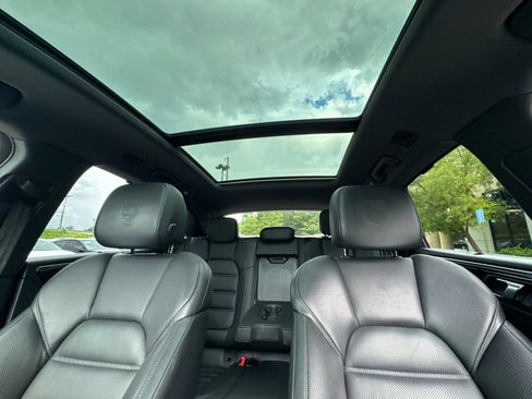 Used 2023 Porsche Macan AWD/4WD image 31