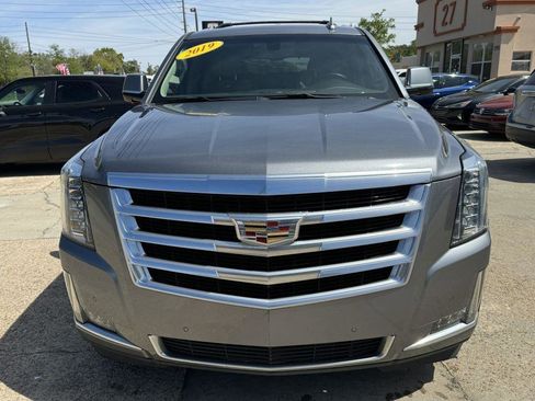 Used 2019 Cadillac Escalade image 2