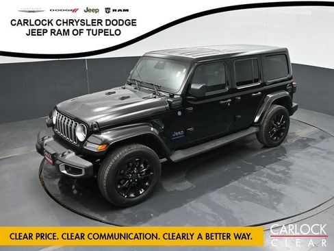 Used 2025 Jeep Wrangler Unlimited Sahara AWD/4WD image 35