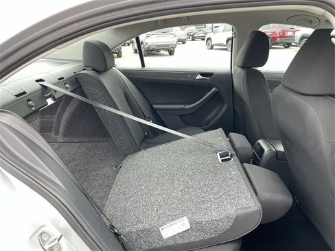 Used 2016 Volkswagen Jetta S image 17