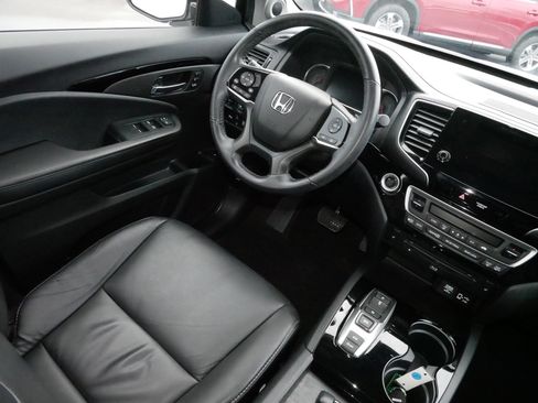 Certified 2022 Honda Pilot Touring image 9