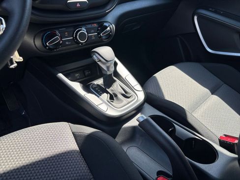 Used 2025 Kia Soul LX w/ LX Technology Package FWD image 39